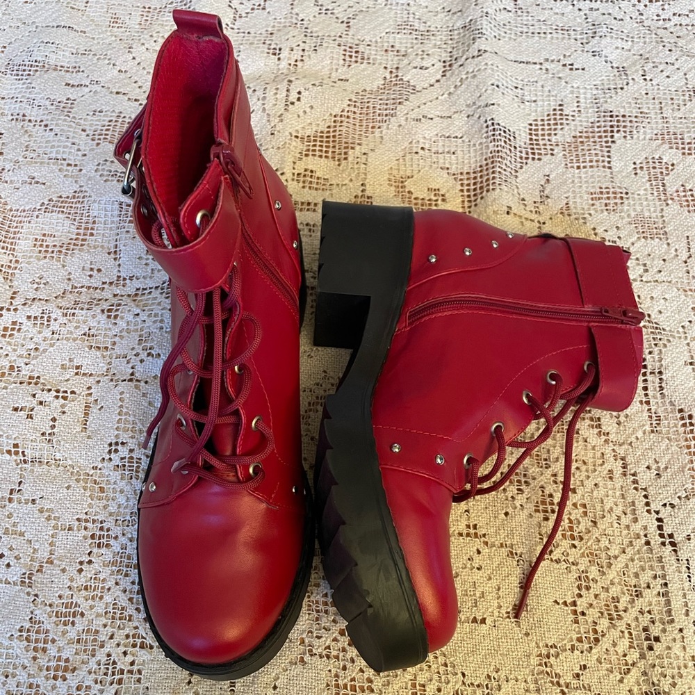 TRENDY RED COMBAT BOOTS MADE IN COLOMBIA